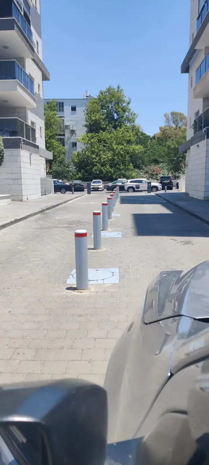 עמודי הפרדה בין נתיבים